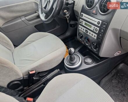 Синій Форд Фьюжен, об'ємом двигуна 1.4 л та пробігом 227 тис. км за 2700 $, фото 31 на Automoto.ua