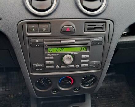 Синий Форд Фьюжн, объемом двигателя 1.4 л и пробегом 215 тыс. км за 4770 $, фото 12 на Automoto.ua