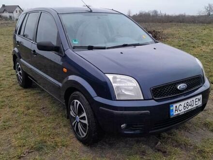 Синий Форд Фьюжн, объемом двигателя 1.39 л и пробегом 200 тыс. км за 4200 $, фото 1 на Automoto.ua