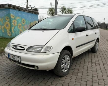 Белый Форд Галакси, объемом двигателя 2 л и пробегом 300 тыс. км за 1750 $, фото 2 на Automoto.ua