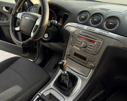 Черный Форд Галакси, объемом двигателя 2 л и пробегом 275 тыс. км за 7700 $, фото 3 на Automoto.ua