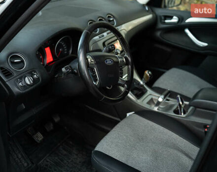Чорний Форд Галаксі, об'ємом двигуна 2 л та пробігом 316 тис. км за 9600 $, фото 16 на Automoto.ua