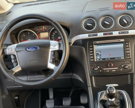 Черный Форд Галакси, объемом двигателя 2 л и пробегом 243 тыс. км за 11950 $, фото 6 на Automoto.ua