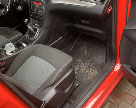 Красный Форд Галакси, объемом двигателя 1.56 л и пробегом 228 тыс. км за 12400 $, фото 22 на Automoto.ua