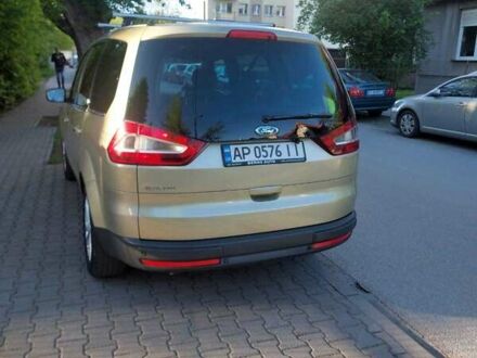 Форд Галаксі 2006 у Запоріжжя на Automoto.ua Жовтий Форд Галаксі, об'ємом двигуна 2 л та пробігом 260 тис. км за 6100 $, фото 1 на Automoto.ua