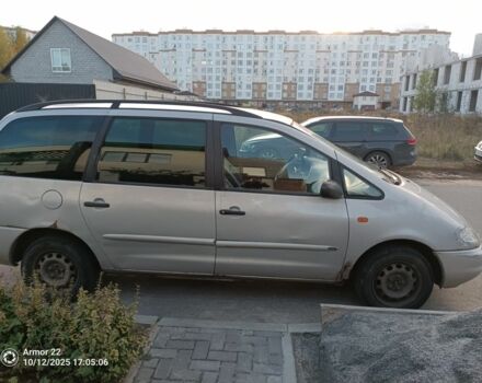 Серый Форд Галакси, объемом двигателя 1.9 л и пробегом 300 тыс. км за 2200 $, фото 1 на Automoto.ua