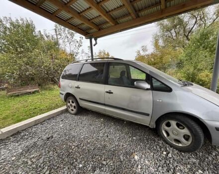 Серый Форд Галакси, объемом двигателя 1.9 л и пробегом 500 тыс. км за 3300 $, фото 1 на Automoto.ua