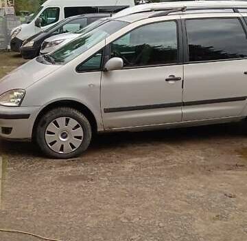 Сірий Форд Галаксі, об'ємом двигуна 2 л та пробігом 295 тис. км за 3900 $, фото 1 на Automoto.ua