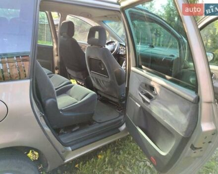 Серый Форд Галакси, объемом двигателя 1.9 л и пробегом 275 тыс. км за 3200 $, фото 4 на Automoto.ua