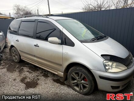 Серый Форд Галакси, объемом двигателя 1.9 л и пробегом 250 тыс. км за 3850 $, фото 1 на Automoto.ua