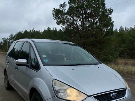 Форд Галаксі 2007 у Дубровице на Automoto.ua Сірий Форд Галаксі, об'ємом двигуна 2 л та пробігом 290 тис. км за 6750 $, фото 1 на Automoto.ua