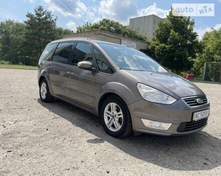 Серый Форд Галакси, объемом двигателя 2 л и пробегом 133 тыс. км за 10500 $, фото 1 на Automoto.ua