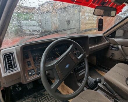 Красный Форд Гранада, объемом двигателя 2 л и пробегом 100 тыс. км за 750 $, фото 7 на Automoto.ua