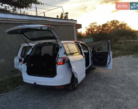 Белый Форд Гранд С-макс, объемом двигателя 2 л и пробегом 252 тыс. км за 9100 $, фото 6 на Automoto.ua