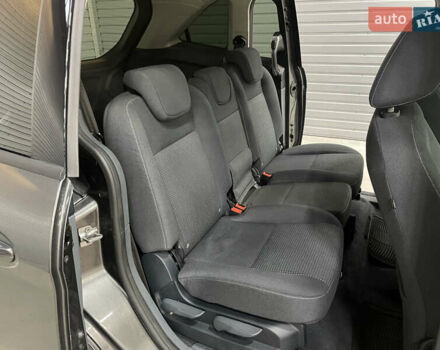 Сірий Форд Гранд С-макс, об'ємом двигуна 1.6 л та пробігом 233 тис. км за 9650 $, фото 4 на Automoto.ua