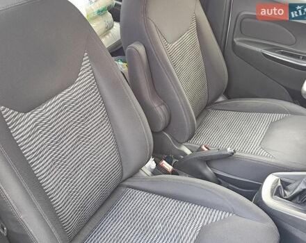 Серый Форд KA+, объемом двигателя 1.2 л и пробегом 67 тыс. км за 5500 $, фото 4 на Automoto.ua