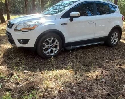 Белый Форд Куга, объемом двигателя 2 л и пробегом 200 тыс. км за 11000 $, фото 1 на Automoto.ua