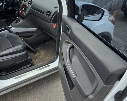 Белый Форд Куга, объемом двигателя 2.52 л и пробегом 152 тыс. км за 10000 $, фото 14 на Automoto.ua