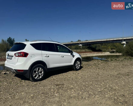 Белый Форд Куга, объемом двигателя 2.5 л и пробегом 137 тыс. км за 10000 $, фото 1 на Automoto.ua