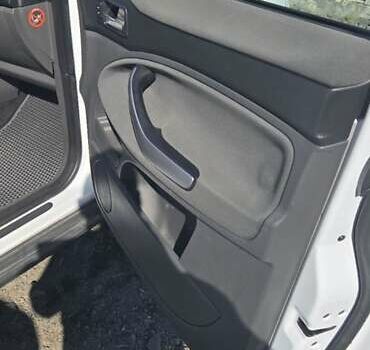 Белый Форд Куга, объемом двигателя 2 л и пробегом 289 тыс. км за 10800 $, фото 10 на Automoto.ua