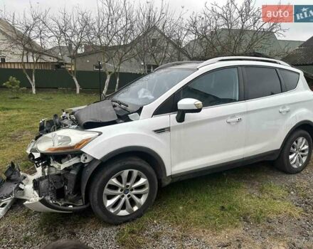 Белый Форд Куга, объемом двигателя 0 л и пробегом 240 тыс. км за 9000 $, фото 1 на Automoto.ua