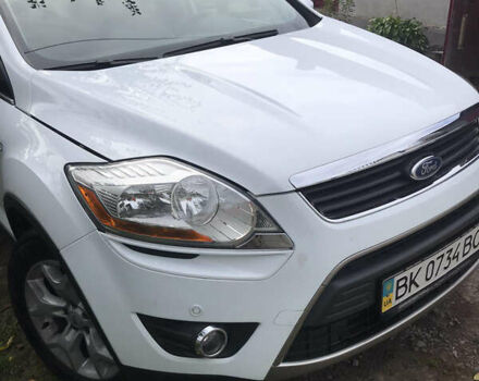 Форд Куга 2010 в Ровно на Automoto.ua Белый Форд Куга, объемом двигателя 2 л и пробегом 250 тыс. км за 11000 $, фото 1 на Automoto.ua