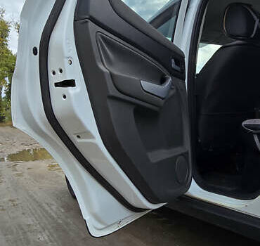 Форд Куга 2010 в Николаеве на Automoto.ua Белый Форд Куга, объемом двигателя 2 л и пробегом 180 тыс. км за 11000 $, фото 4 на Automoto.ua