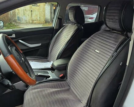 Форд Куга 2010 в Николаеве на Automoto.ua Белый Форд Куга, объемом двигателя 2 л и пробегом 180 тыс. км за 11000 $, фото 3 на Automoto.ua