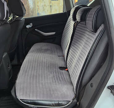 Форд Куга 2010 в Николаеве на Automoto.ua Белый Форд Куга, объемом двигателя 2 л и пробегом 180 тыс. км за 11000 $, фото 5 на Automoto.ua