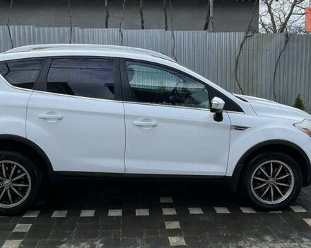 Белый Форд Куга, объемом двигателя 2.52 л и пробегом 225 тыс. км за 8950 $, фото 2 на Automoto.ua