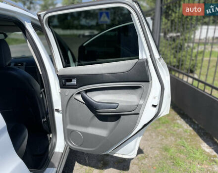 Білий Форд Куга, об'ємом двигуна 2 л та пробігом 285 тис. км за 10500 $, фото 9 на Automoto.ua