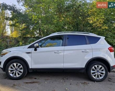 Форд Куга 2010 в Киеве на Automoto.ua Белый Форд Куга, объемом двигателя 2 л и пробегом 213 тыс. км за 10900 $, фото 1 на Automoto.ua