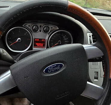 Форд Куга 2010 в Николаеве на Automoto.ua Белый Форд Куга, объемом двигателя 2 л и пробегом 180 тыс. км за 11000 $, фото 2 на Automoto.ua