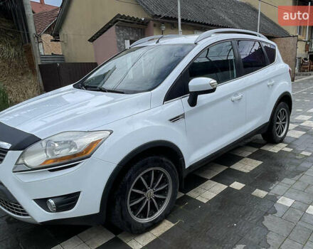Белый Форд Куга, объемом двигателя 2.52 л и пробегом 225 тыс. км за 8950 $, фото 5 на Automoto.ua