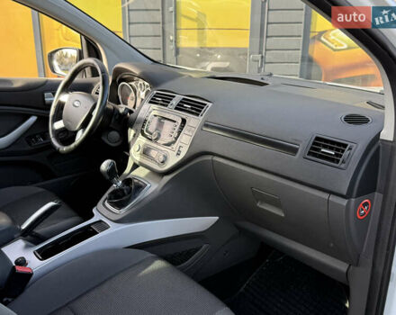 Білий Форд Куга, об'ємом двигуна 2 л та пробігом 299 тис. км за 8999 $, фото 25 на Automoto.ua