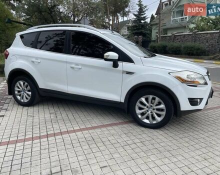 Белый Форд Куга, объемом двигателя 2 л и пробегом 225 тыс. км за 9900 $, фото 3 на Automoto.ua