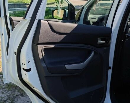 Белый Форд Куга, объемом двигателя 2.5 л и пробегом 250 тыс. км за 9500 $, фото 13 на Automoto.ua