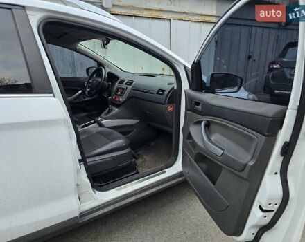 Белый Форд Куга, объемом двигателя 2.52 л и пробегом 152 тыс. км за 10000 $, фото 10 на Automoto.ua