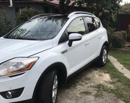 Форд Куга 2010 в Ровно на Automoto.ua Белый Форд Куга, объемом двигателя 2 л и пробегом 250 тыс. км за 11000 $, фото 2 на Automoto.ua