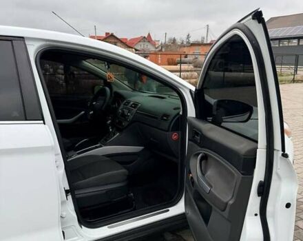 Белый Форд Куга, объемом двигателя 2 л и пробегом 227 тыс. км за 9000 $, фото 7 на Automoto.ua