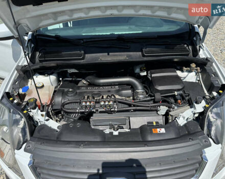 Белый Форд Куга, объемом двигателя 2.5 л и пробегом 137 тыс. км за 10000 $, фото 9 на Automoto.ua