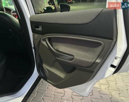 Белый Форд Куга, объемом двигателя 2.52 л и пробегом 60 тыс. км за 12200 $, фото 48 на Automoto.ua