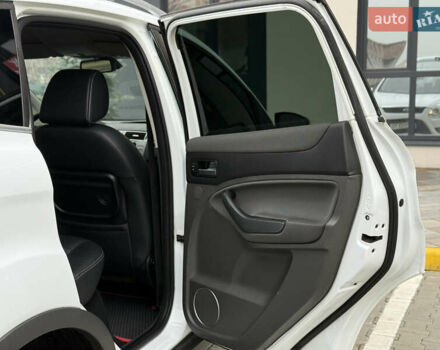 Білий Форд Куга, об'ємом двигуна 2 л та пробігом 228 тис. км за 9800 $, фото 25 на Automoto.ua