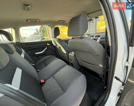 Білий Форд Куга, об'ємом двигуна 2 л та пробігом 299 тис. км за 8999 $, фото 27 на Automoto.ua