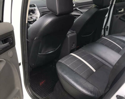 Форд Куга 2010 в Ровно на Automoto.ua Белый Форд Куга, объемом двигателя 2 л и пробегом 250 тыс. км за 11000 $, фото 12 на Automoto.ua