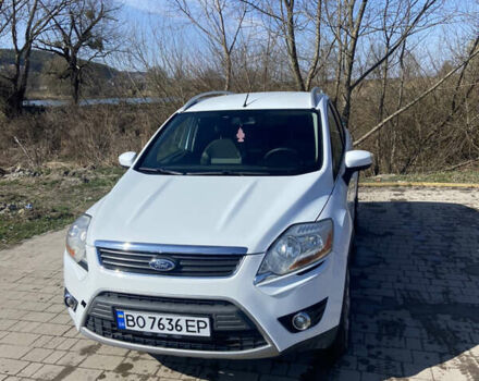 Белый Форд Куга, объемом двигателя 2 л и пробегом 230 тыс. км за 8000 $, фото 3 на Automoto.ua