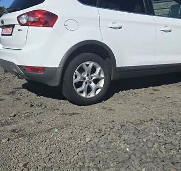 Белый Форд Куга, объемом двигателя 2 л и пробегом 289 тыс. км за 10800 $, фото 2 на Automoto.ua