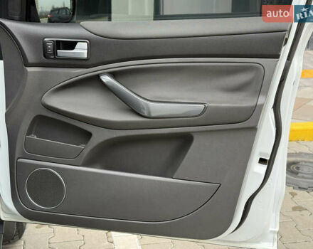 Білий Форд Куга, об'ємом двигуна 2 л та пробігом 228 тис. км за 9800 $, фото 17 на Automoto.ua