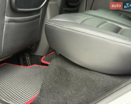 Білий Форд Куга, об'ємом двигуна 2 л та пробігом 228 тис. км за 9800 $, фото 33 на Automoto.ua