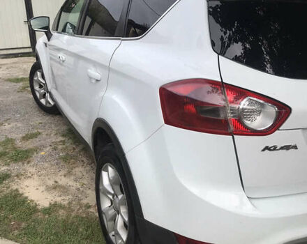 Форд Куга 2010 в Ровно на Automoto.ua Белый Форд Куга, объемом двигателя 2 л и пробегом 250 тыс. км за 11000 $, фото 5 на Automoto.ua